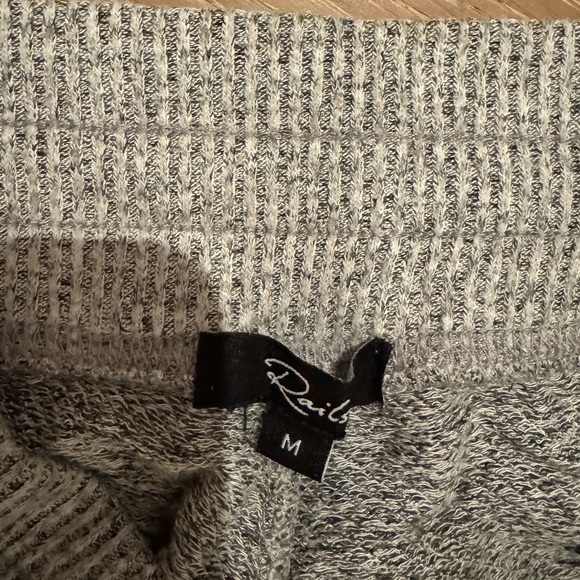 Rails Medium Grey Heart's Joggers. ⚡️💗 - Picture 3 of 3